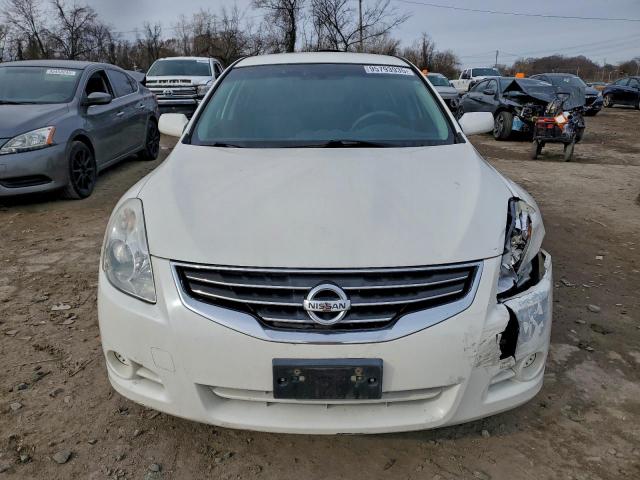 Nissan Altima Base Image 12