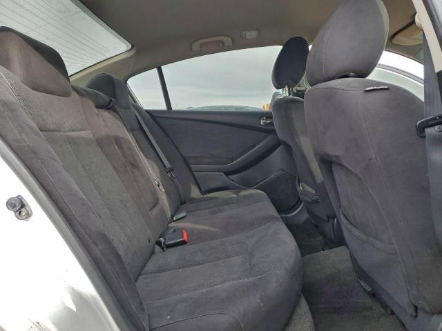 Nissan Altima Base Image 9