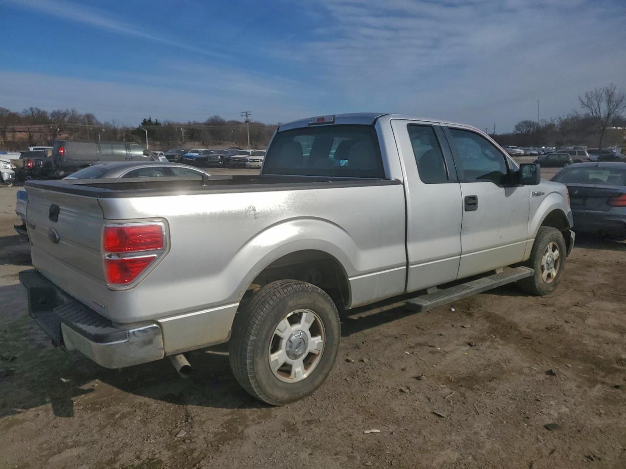 Ford F-150 Super Cab Image 5