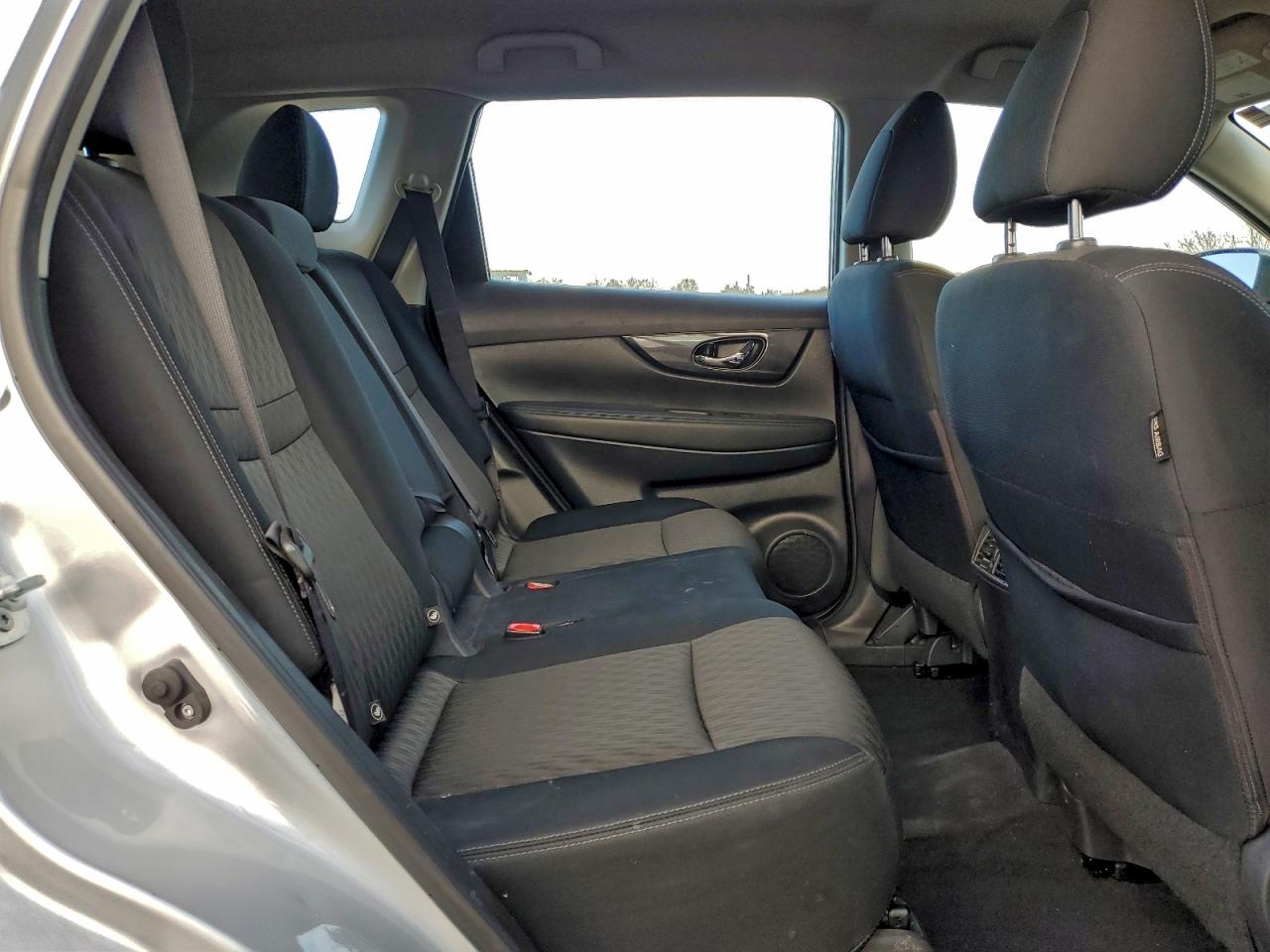 Nissan Rogue S Image 7