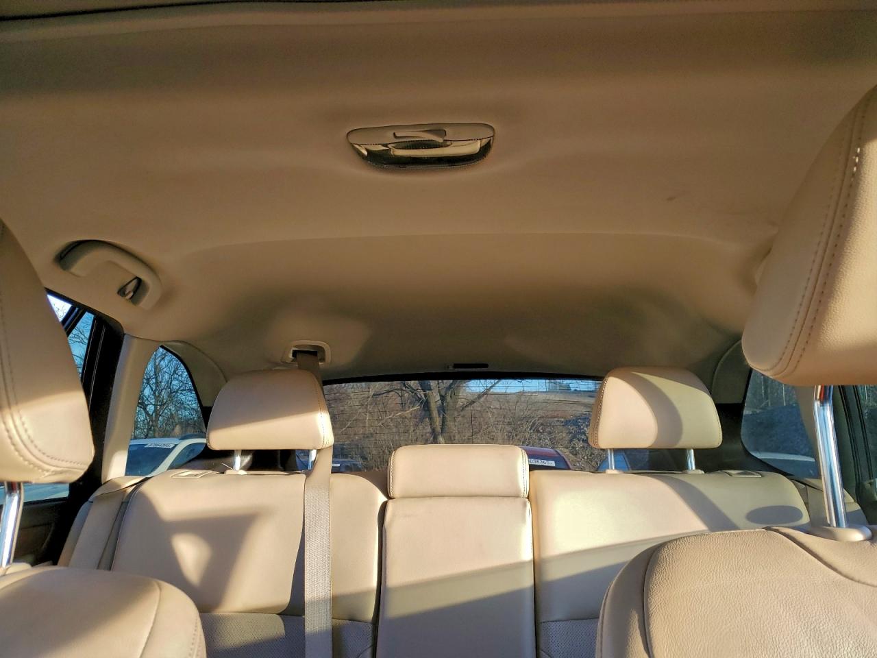 Subaru Outback 2.5i Limited Image 8