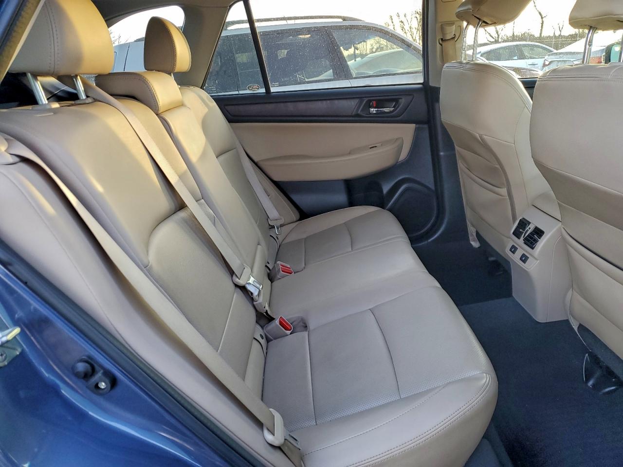 Subaru Outback 2.5i Limited Image 9