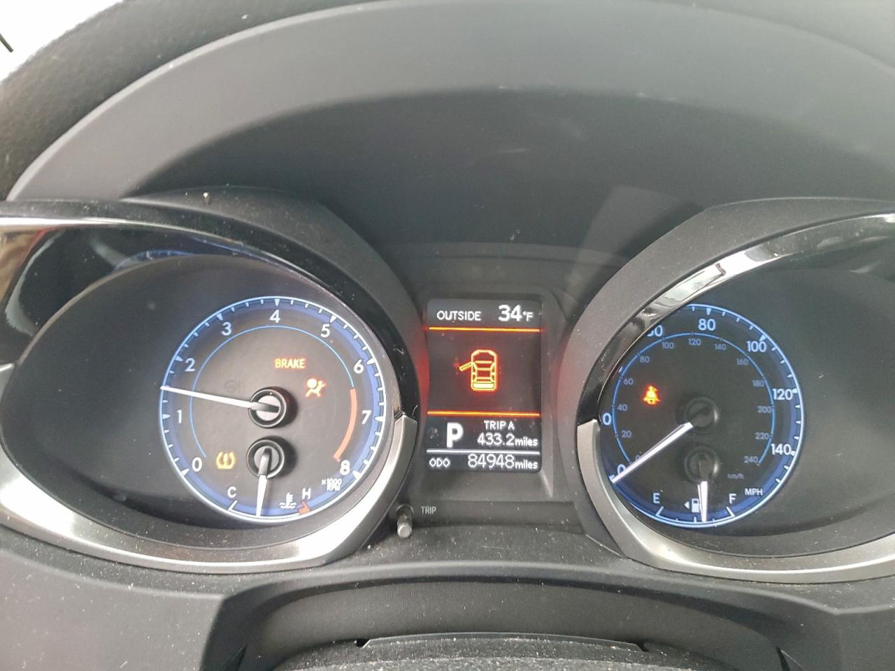 Toyota Corolla L Image 6