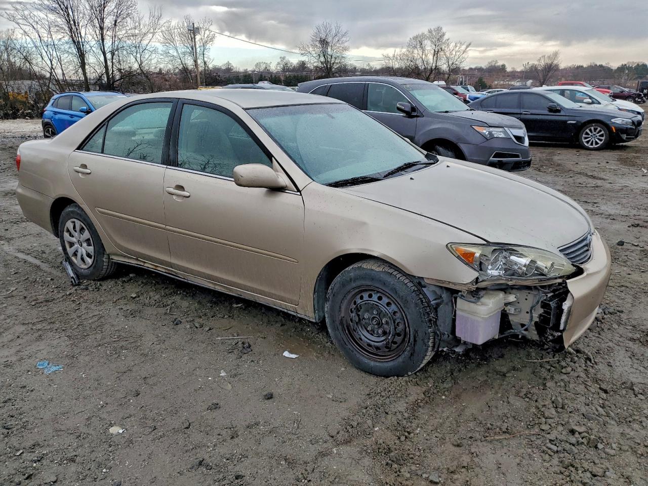 Toyota Camry Le Image 6