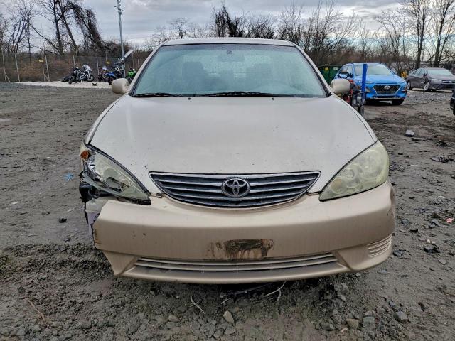 Toyota Camry Le Image 3