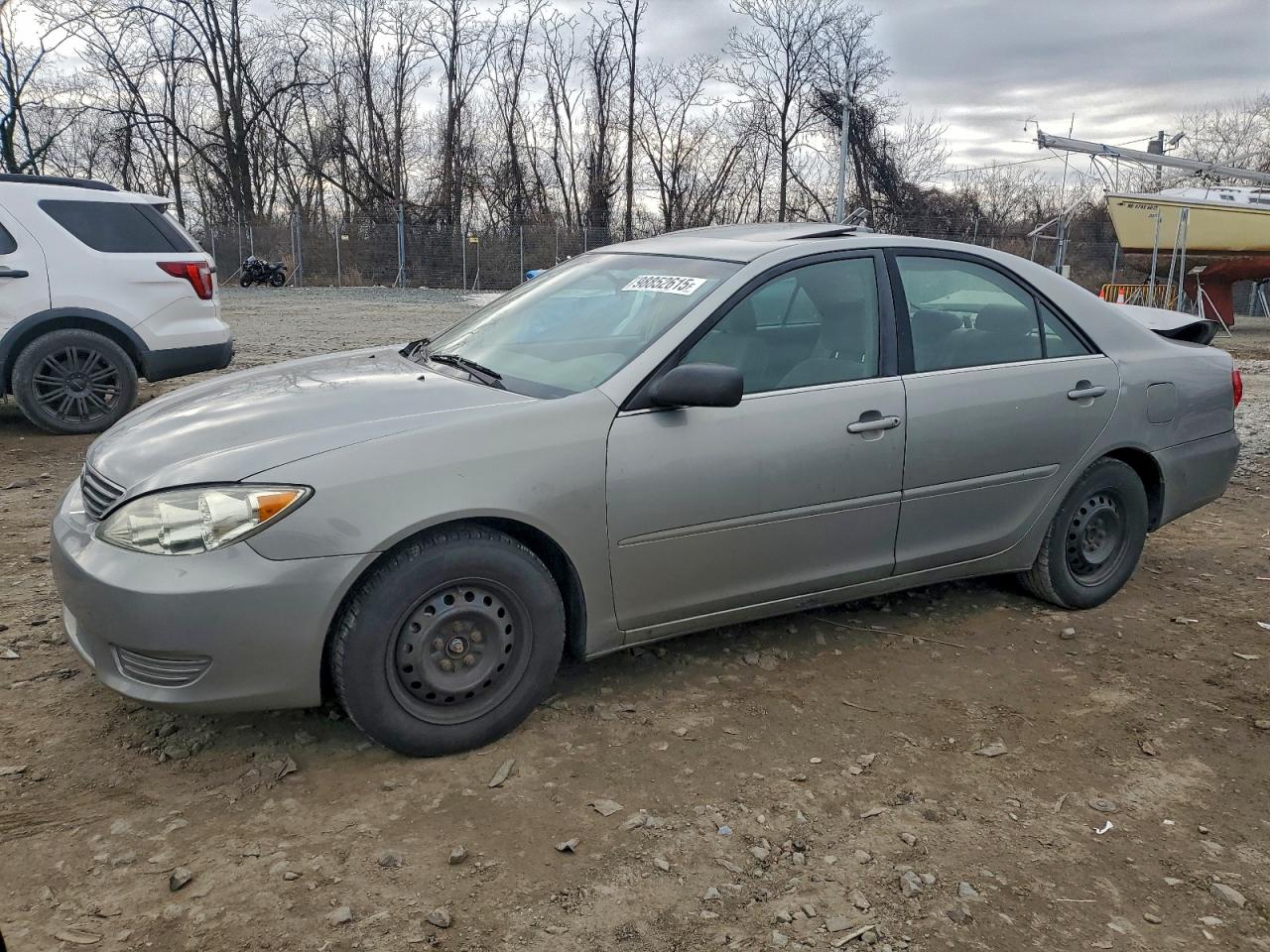 Toyota Camry Le Image 1