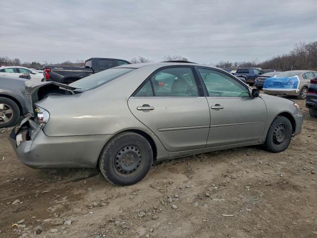 Toyota Camry Le Image 7