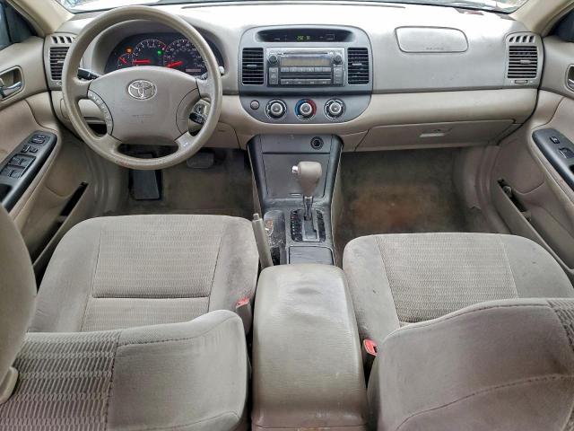 Toyota Camry Le Image 8