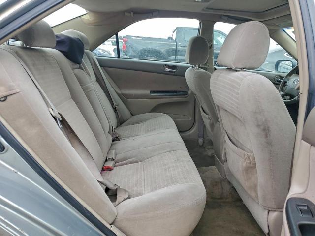 Toyota Camry Le Image 9