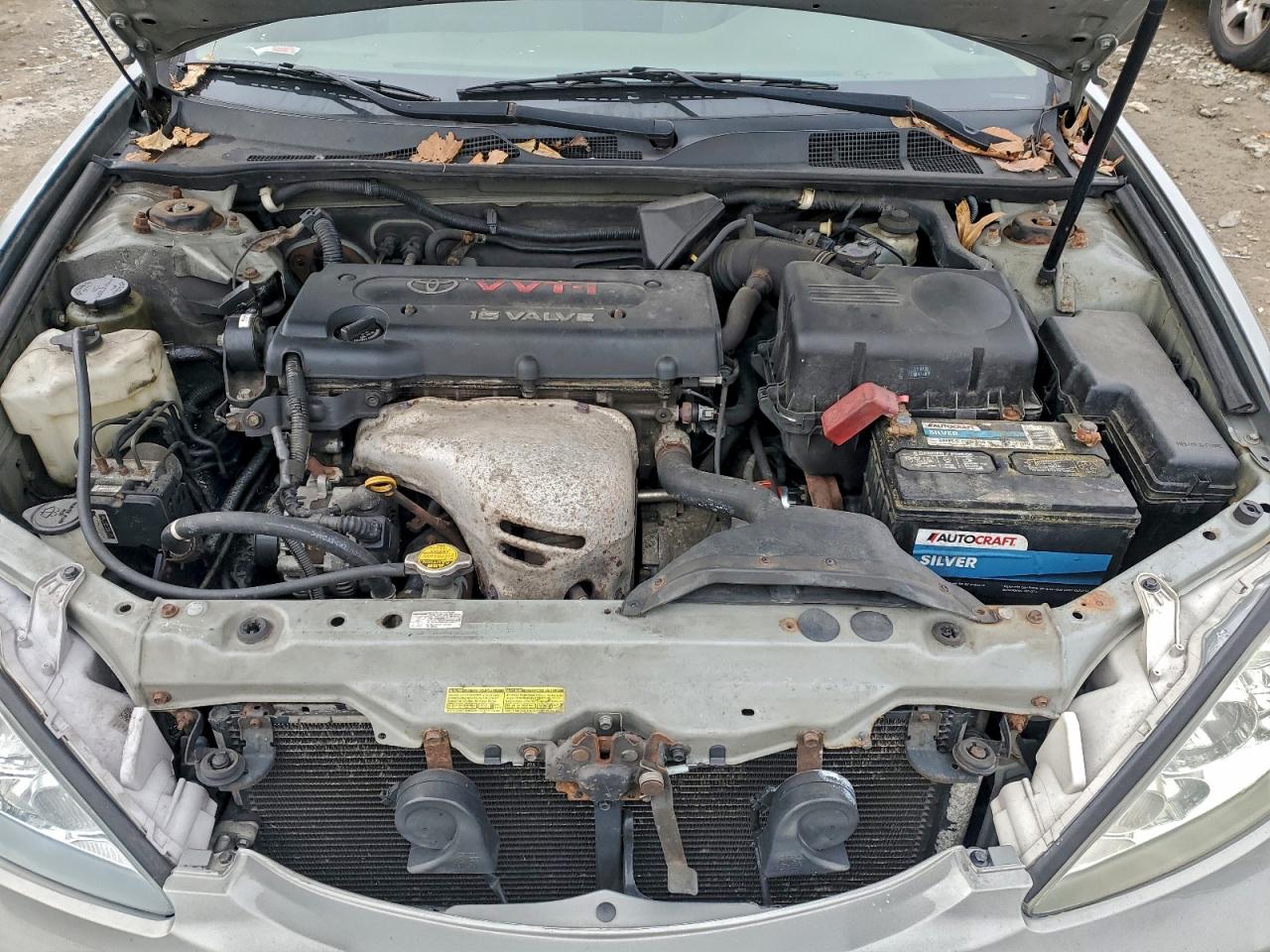 Toyota Camry Le Image 11