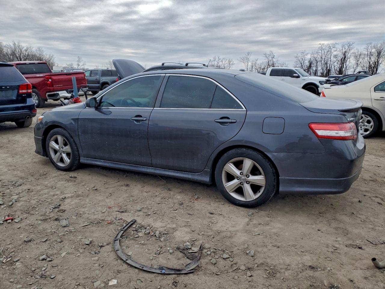 Toyota Camry Base Image 5