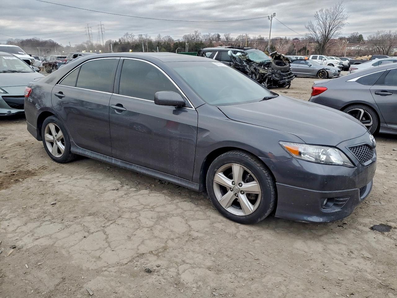 Toyota Camry Base Image 3