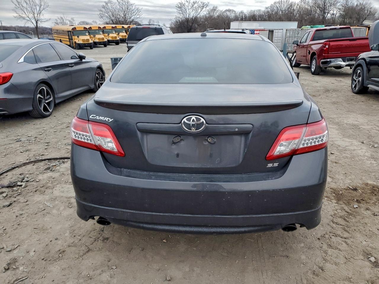 Toyota Camry Base Image 9