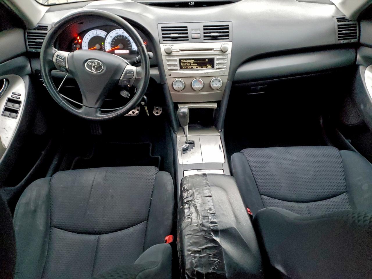 Toyota Camry Base Image 6