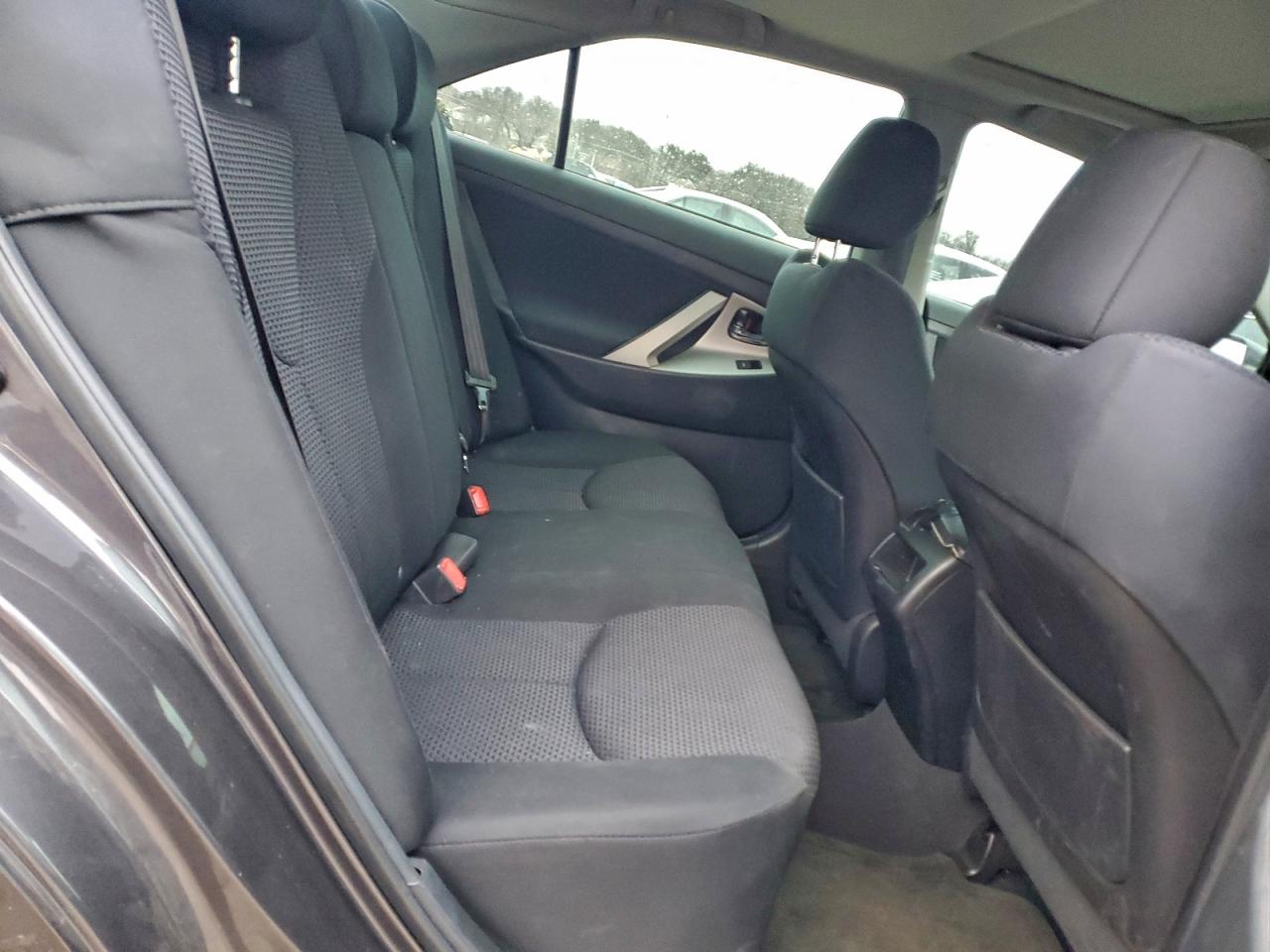 Toyota Camry Base Image 11