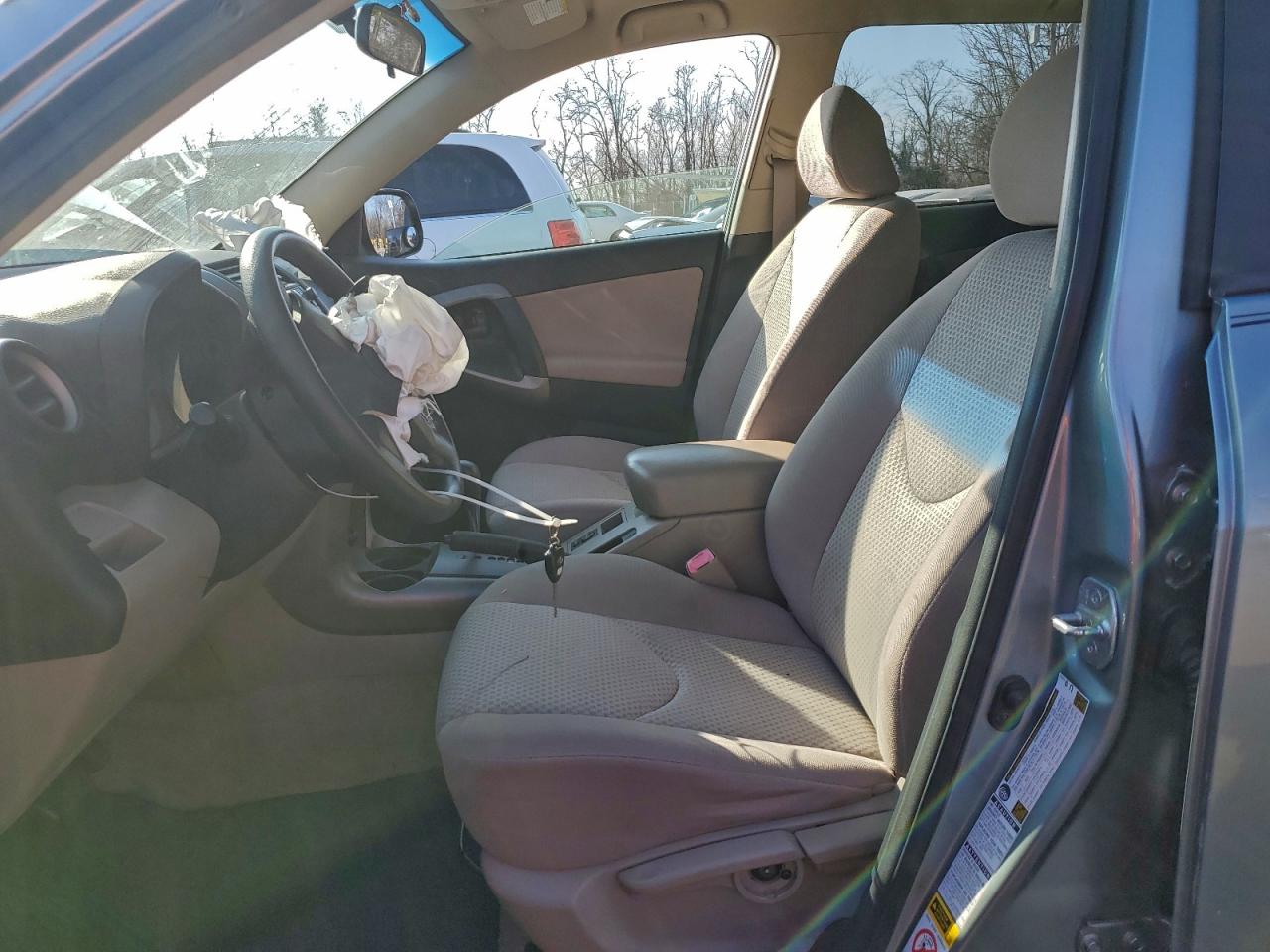 Toyota RAV4 Image 10