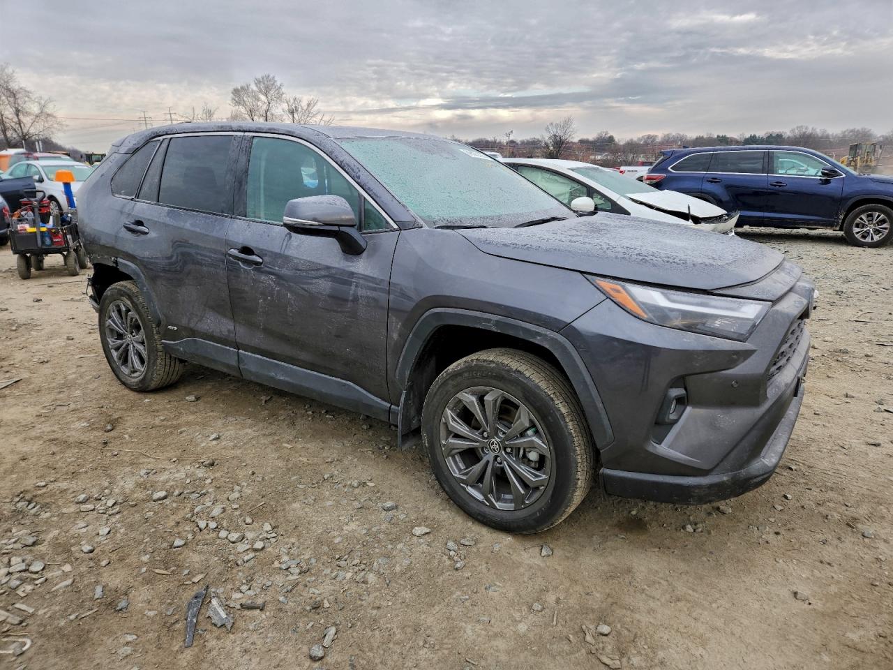 Toyota RAV4 Xle Premium Image 4