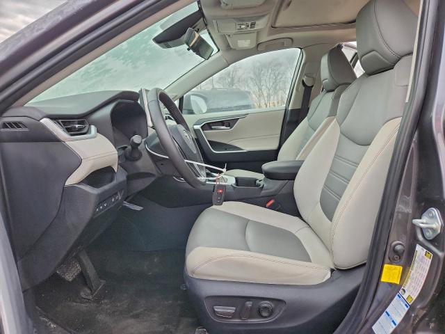 Toyota RAV4 Xle Premium Image 2