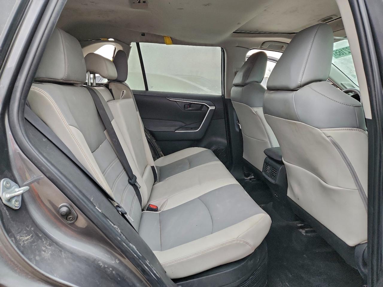 Toyota RAV4 Xle Premium Image 9