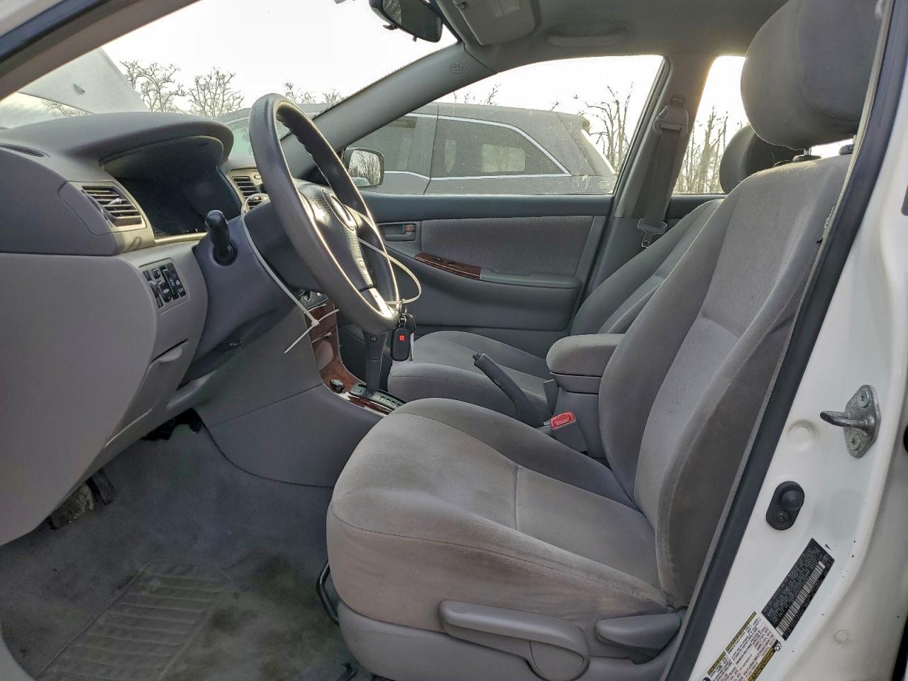 Toyota Corolla Ce Image 6