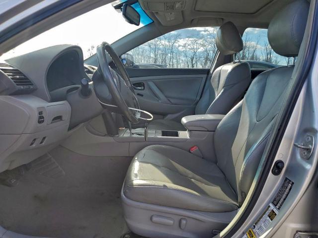 Toyota Camry Hybrid Image 2