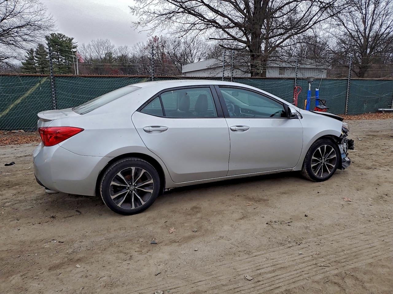 Toyota Corolla L Image 9