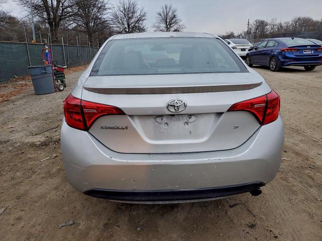 Toyota Corolla L Image 2