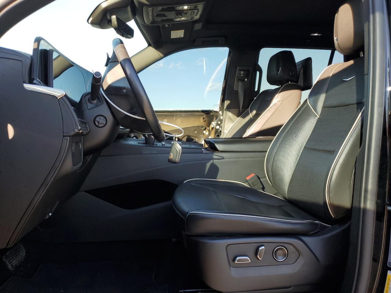 Cadillac Escalade Premium Luxury Image 8